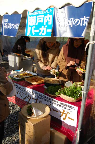 瀬戸内バーガー３兄弟販売風景